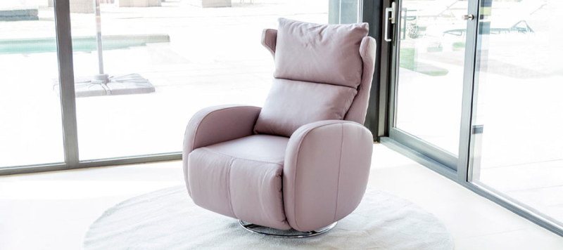 Purple leather armchair in the middle of a living room.